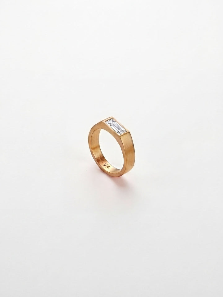 WHITE COMO RING | 18K Gold